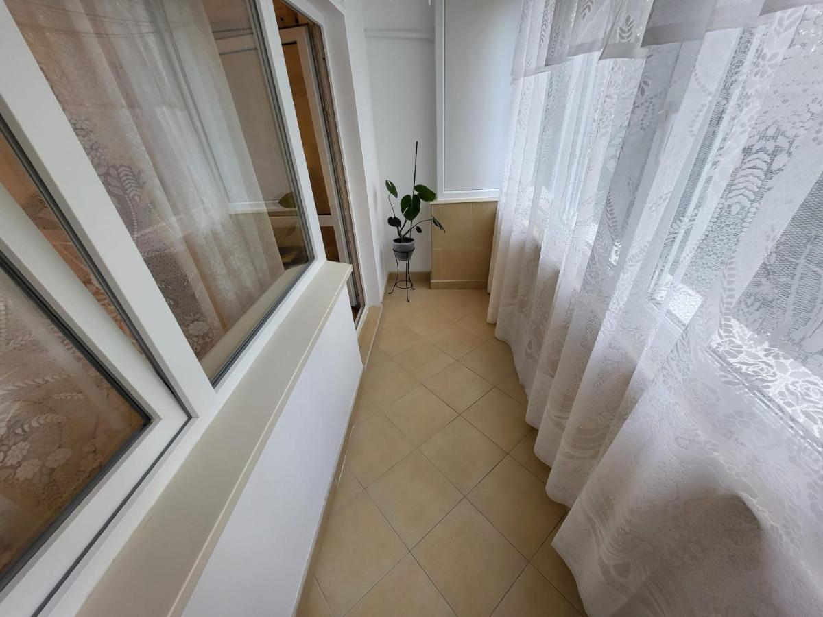 Large And Comfortable Mall Vitan Area Apartment